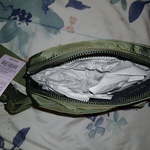 Willd fable Fanny pack crossed body!